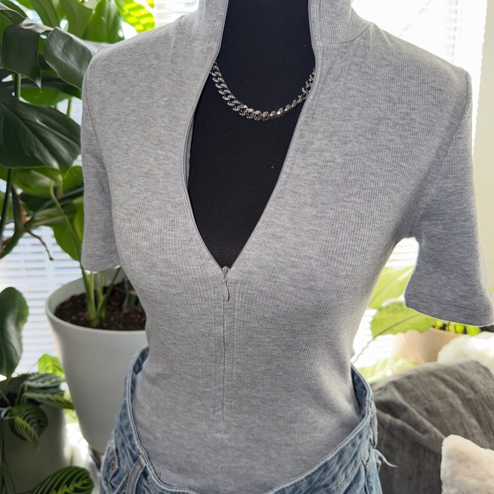 Fashion Nova Light Gray Short Sleeve Top
